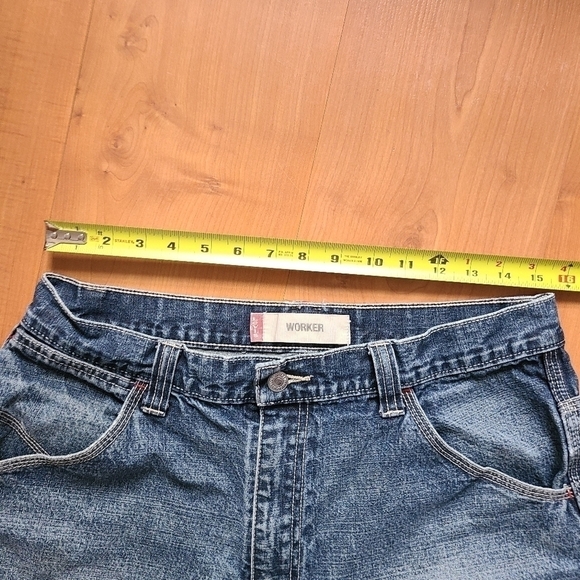 Vintage Levi's Men's Worker Denim Jean Shorts - Picture 4 of 12